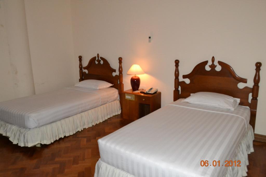 Yuzana Garden Hotel Yangon Esterno foto